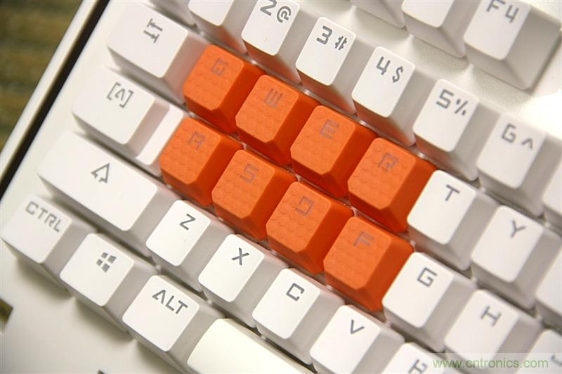 曾經(jīng)的網(wǎng)吧統(tǒng)治者&mdash;雙飛燕血手幽靈機(jī)械鍵盤，真世界最快？