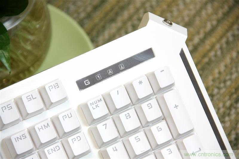 曾經(jīng)的網(wǎng)吧統(tǒng)治者&mdash;雙飛燕血手幽靈機(jī)械鍵盤，真世界最快？