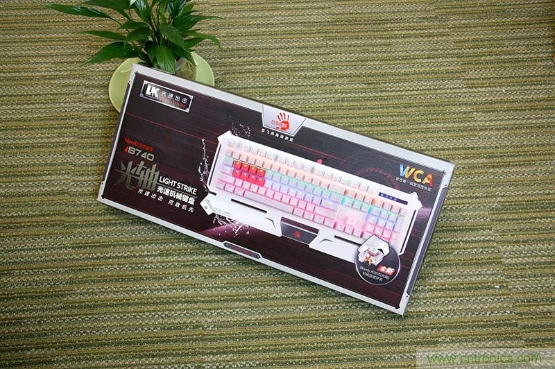 曾經(jīng)的網(wǎng)吧統(tǒng)治者&mdash;雙飛燕血手幽靈機(jī)械鍵盤，真世界最快？