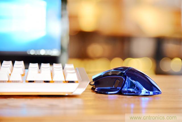 左手寫(xiě)愛(ài)，右手寫(xiě)他&mdash;&mdash;從此鍵盤(pán)鼠標(biāo)不分家！