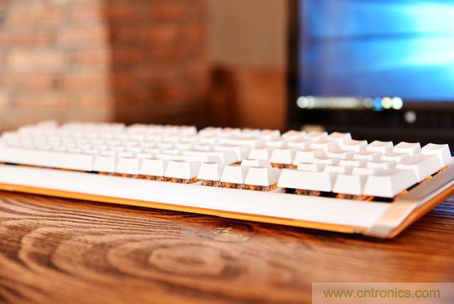 左手寫(xiě)愛(ài)，右手寫(xiě)他&mdash;&mdash;從此鍵盤(pán)鼠標(biāo)不分家！