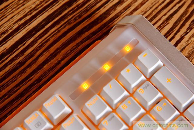 左手寫(xiě)愛(ài)，右手寫(xiě)他&mdash;&mdash;從此鍵盤(pán)鼠標(biāo)不分家！