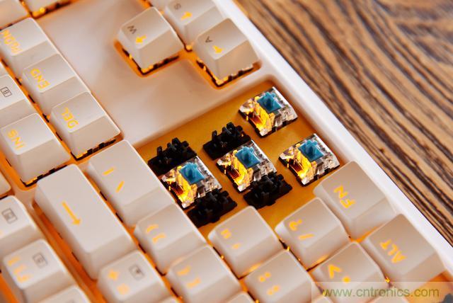 左手寫(xiě)愛(ài)，右手寫(xiě)他&mdash;&mdash;從此鍵盤(pán)鼠標(biāo)不分家！