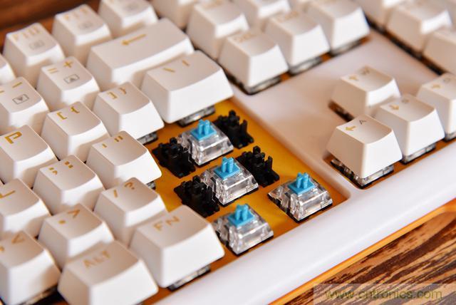 左手寫(xiě)愛(ài)，右手寫(xiě)他&mdash;&mdash;從此鍵盤(pán)鼠標(biāo)不分家！