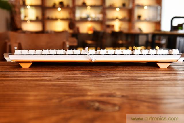 左手寫(xiě)愛(ài)，右手寫(xiě)他&mdash;&mdash;從此鍵盤(pán)鼠標(biāo)不分家！