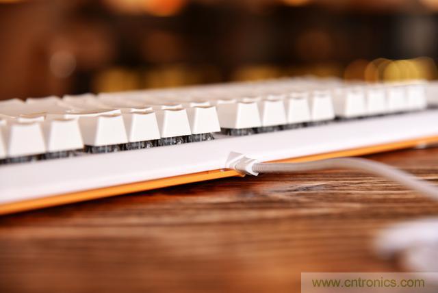 左手寫(xiě)愛(ài)，右手寫(xiě)他&mdash;&mdash;從此鍵盤(pán)鼠標(biāo)不分家！