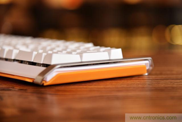 左手寫(xiě)愛(ài)，右手寫(xiě)他&mdash;&mdash;從此鍵盤(pán)鼠標(biāo)不分家！