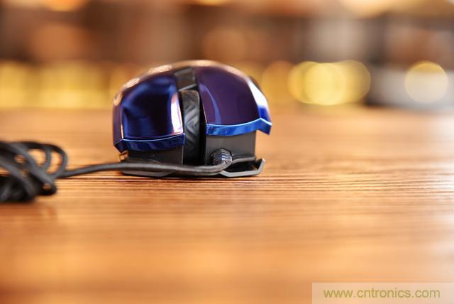 左手寫(xiě)愛(ài)，右手寫(xiě)他&mdash;&mdash;從此鍵盤(pán)鼠標(biāo)不分家！