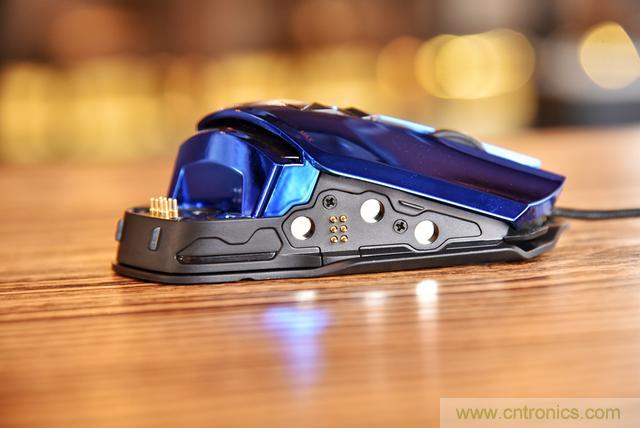 左手寫(xiě)愛(ài)，右手寫(xiě)他&mdash;&mdash;從此鍵盤(pán)鼠標(biāo)不分家！