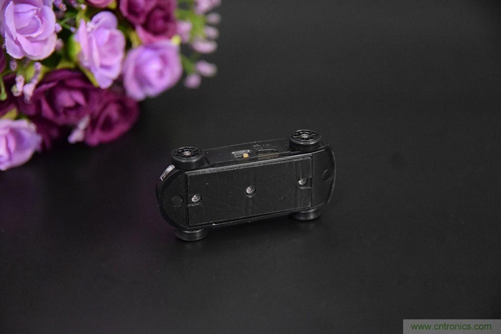 虛擬與現(xiàn)實(shí)相結(jié)合的飛車游戲，讓你體驗(yàn)速度與激情的碰撞！