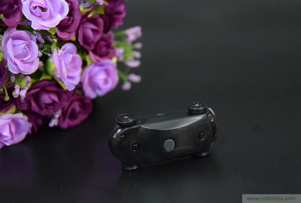 虛擬與現(xiàn)實(shí)相結(jié)合的飛車游戲，讓你體驗(yàn)速度與激情的碰撞！