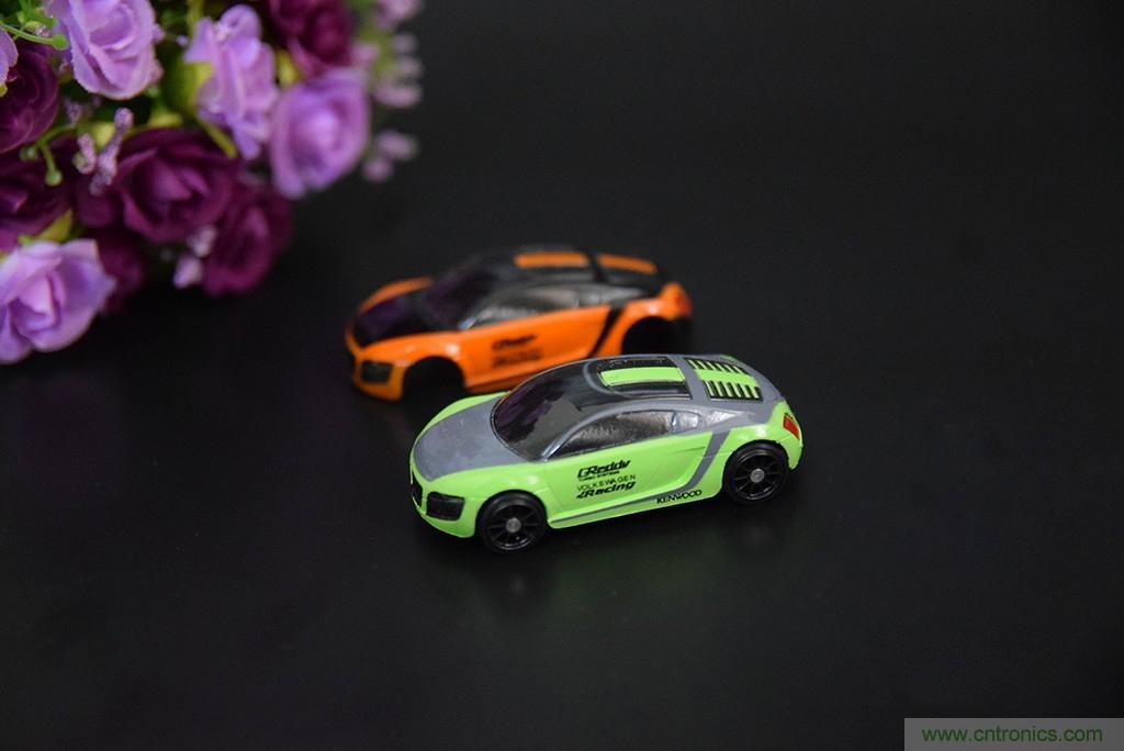 虛擬與現(xiàn)實(shí)相結(jié)合的飛車游戲，讓你體驗(yàn)速度與激情的碰撞！