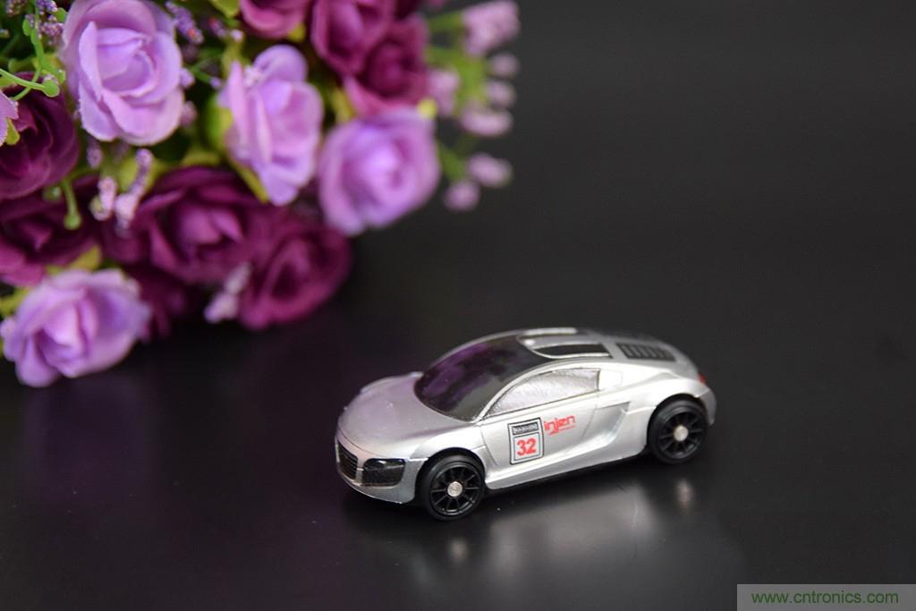 虛擬與現(xiàn)實(shí)相結(jié)合的飛車游戲，讓你體驗(yàn)速度與激情的碰撞！