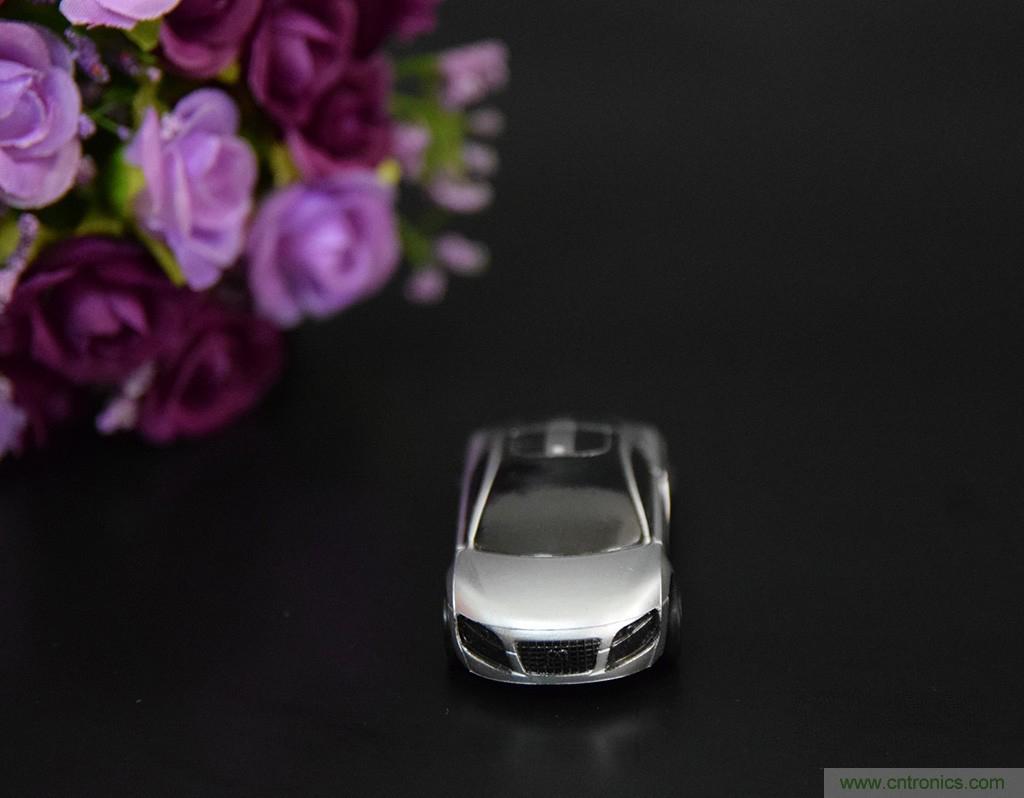 虛擬與現(xiàn)實(shí)相結(jié)合的飛車游戲，讓你體驗(yàn)速度與激情的碰撞！