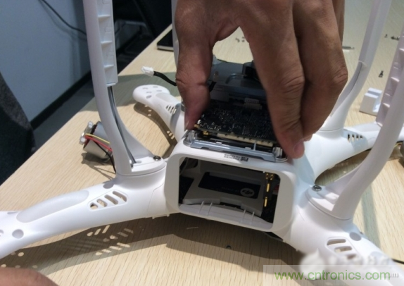 真飛機(jī)拆不著，那就來(lái)拆拆無(wú)人機(jī)&ldquo;鼻祖&rdquo;大疆吧！