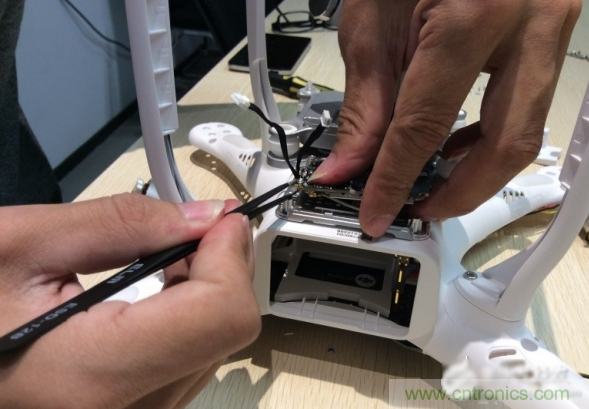 真飛機(jī)拆不著，那就來(lái)拆拆無(wú)人機(jī)&ldquo;鼻祖&rdquo;大疆吧！