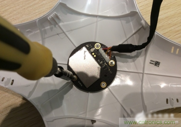 真飛機(jī)拆不著，那就來(lái)拆拆無(wú)人機(jī)&ldquo;鼻祖&rdquo;大疆吧！