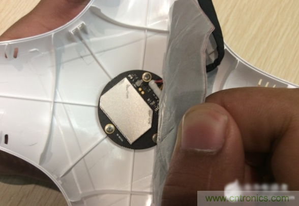 真飛機(jī)拆不著，那就來(lái)拆拆無(wú)人機(jī)&ldquo;鼻祖&rdquo;大疆吧！