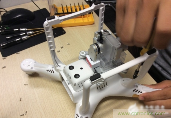 真飛機(jī)拆不著，那就來(lái)拆拆無(wú)人機(jī)&ldquo;鼻祖&rdquo;大疆吧！