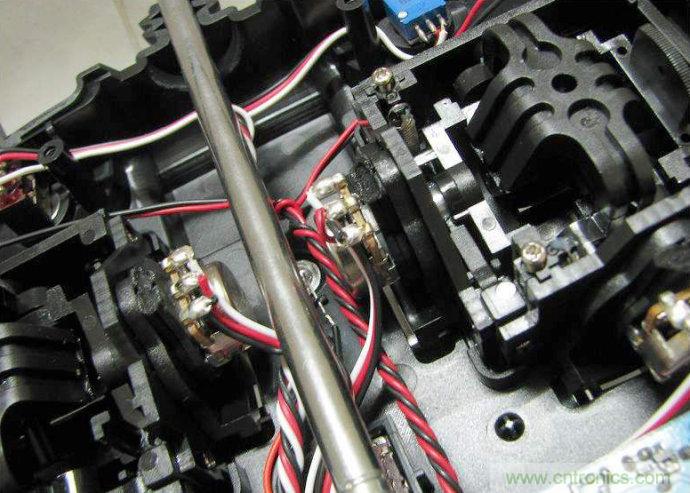 無人機(jī) DIY 制作全過程，酷得不要不要的！