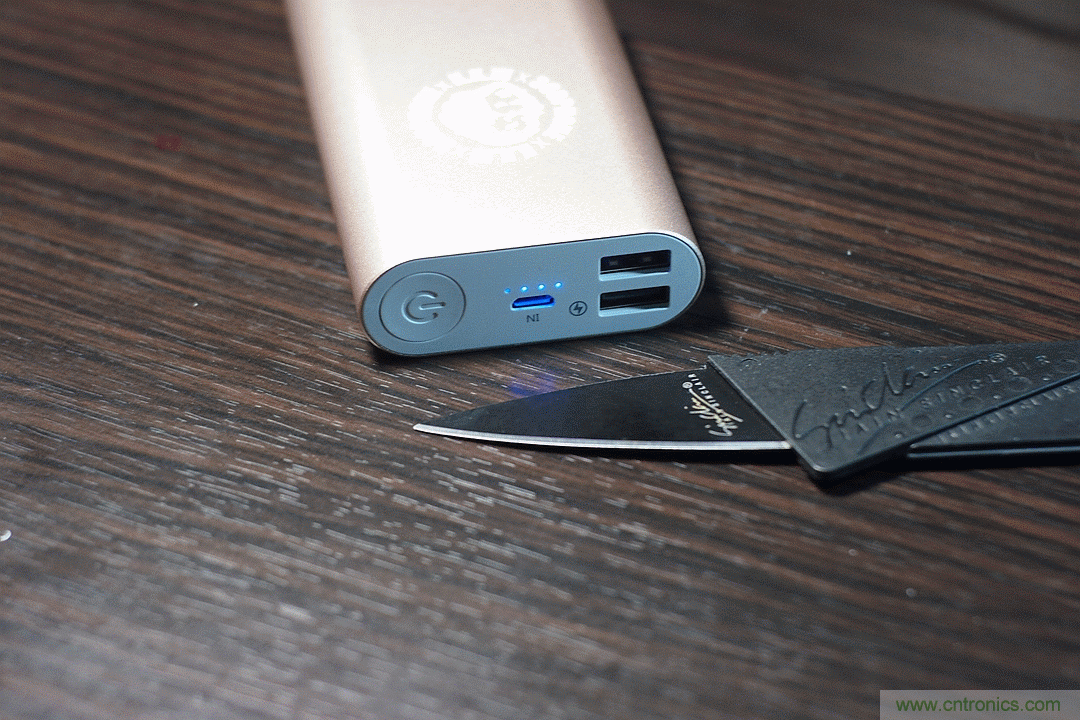 移動電源也玩雙引擎？快到你想象不到