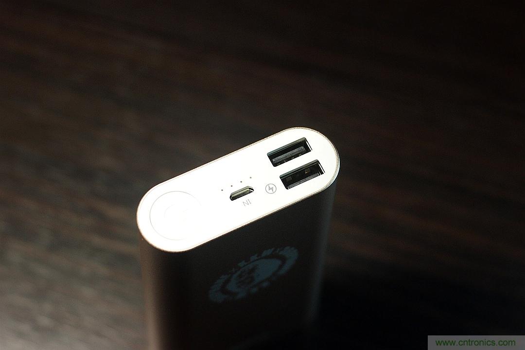 移動電源也玩雙引擎？快到你想象不到