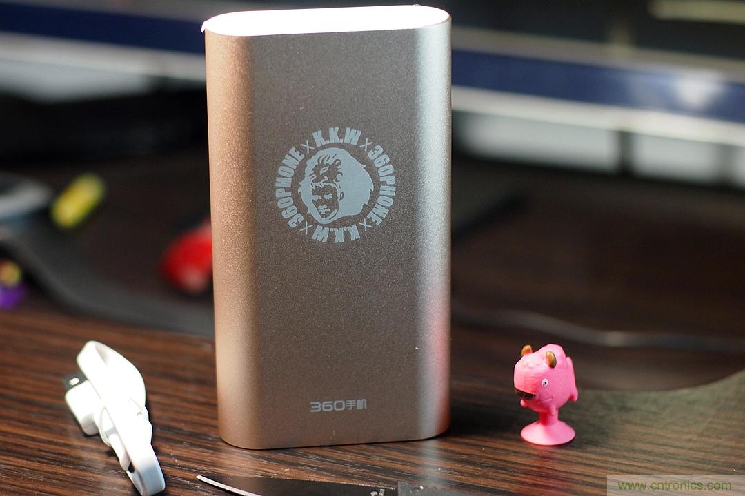 移動電源也玩雙引擎？快到你想象不到