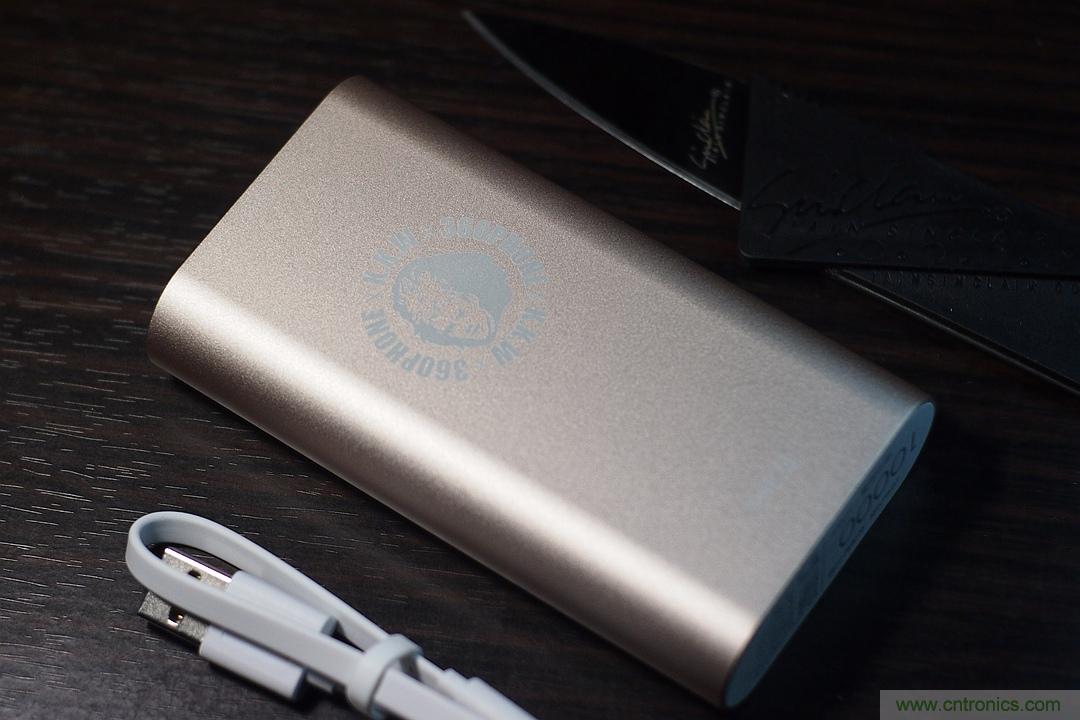 移動電源也玩雙引擎？快到你想象不到