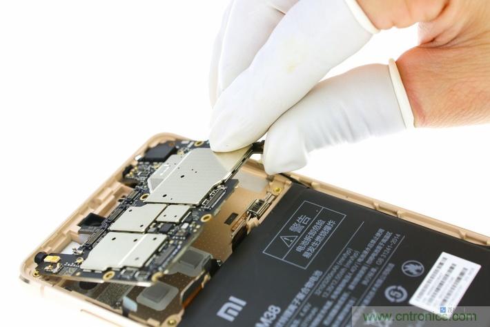 小米手機(jī)4S超詳細(xì)拆解:內(nèi)外硬件大升級(jí)