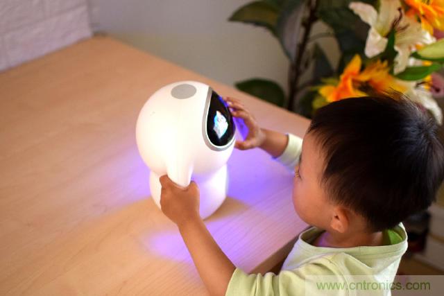 &ldquo;爸爸再不陪我，我就長(zhǎng)大了&rdquo;&mdash;&mdash;小騰機(jī)器人