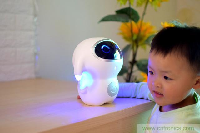 &ldquo;爸爸再不陪我，我就長(zhǎng)大了&rdquo;&mdash;&mdash;小騰機(jī)器人