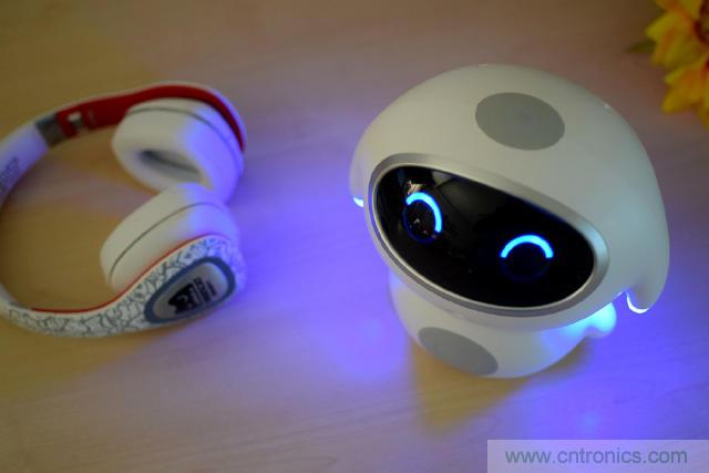 &ldquo;爸爸再不陪我，我就長(zhǎng)大了&rdquo;&mdash;&mdash;小騰機(jī)器人