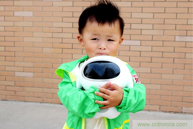 &ldquo;爸爸再不陪我，我就長(zhǎng)大了&rdquo;&mdash;&mdash;小騰機(jī)器人