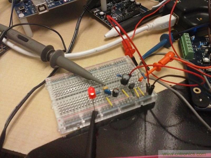 帶開關(guān)轉(zhuǎn)換器的8位MCU如何減少成本和電路板空間？