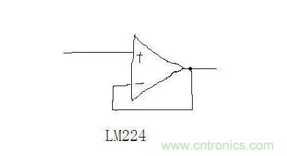 選運(yùn)放要在雙電源供電和單電源供電方式下做出迅速?zèng)Q定，原則上講所有的運(yùn)放都可以單電源供電，只不過(guò)是信號(hào)地的問(wèn)題制約了你，特別是目前的低功耗CMOS運(yùn)放使得很多人認(rèn)為雙電源供電的運(yùn)放落伍，實(shí)際不然，如果在運(yùn)放應(yīng)用初級(jí)階段沒(méi)什么把握建議從正負(fù)雙電源供電的運(yùn)放開始玩，成功率相對(duì)高。