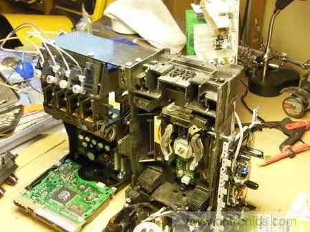 廢舊收音機(jī)如何變身成酷炫機(jī)器人？