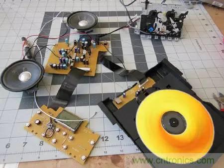 廢舊收音機(jī)如何變身成酷炫機(jī)器人？