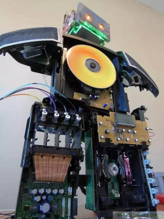 廢舊收音機(jī)如何變身成酷炫機(jī)器人？