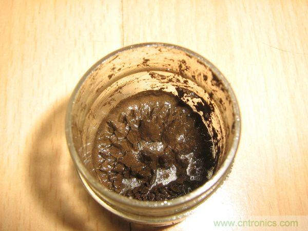 藝術(shù)源于生活，用生活中的物件也能制作磁流體