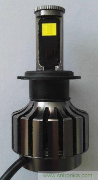 用深圳大道半導(dǎo)體制造的CSP-COBs 改裝圖四所示的用大功率LEDs 制造的汽車前大燈。【拍攝自改裝的外購產(chǎn)品】