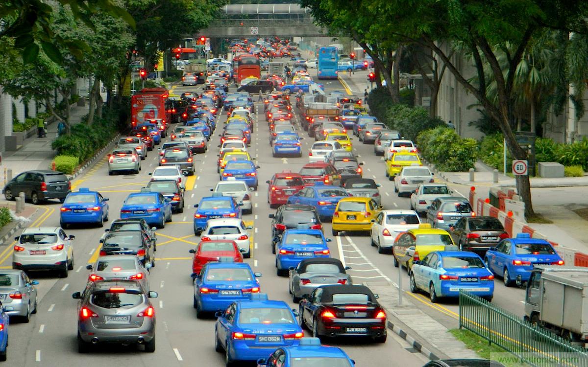 當(dāng)我們?cè)谡務(wù)撟詣?dòng)駕駛時(shí)，我們到底在談?wù)撌裁矗? width=