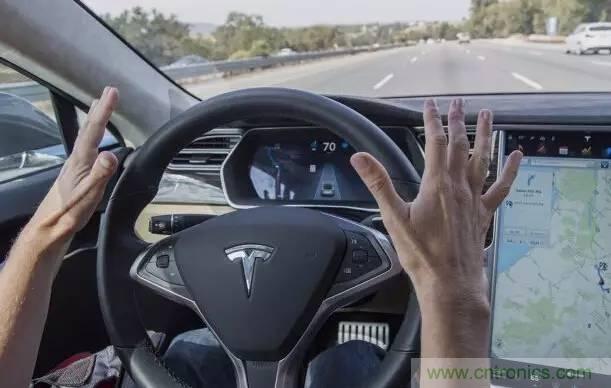 當(dāng)我們?cè)谡務(wù)撟詣?dòng)駕駛時(shí)，我們到底在談?wù)撌裁矗? width=