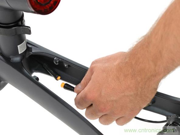 從電池到傳感器，完整拆解小米智能自行車