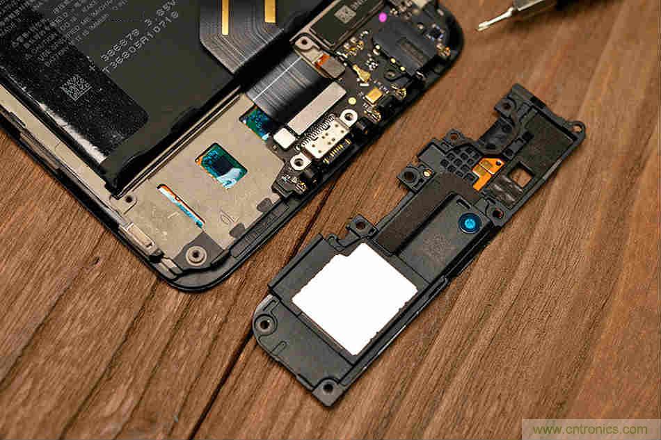 拆解魅族15 Plus：玩轉(zhuǎn)了新概念，但其工藝究竟如何？