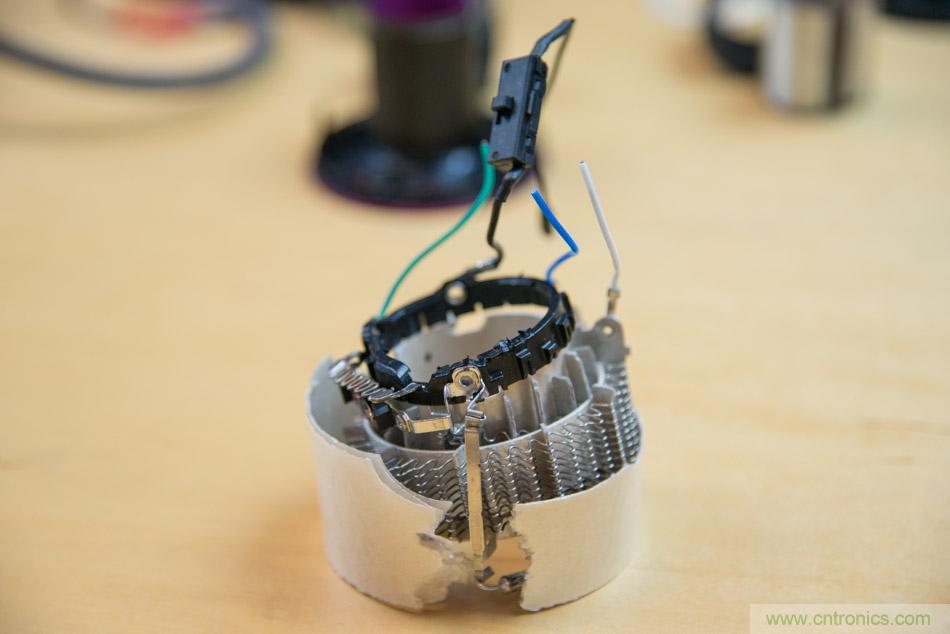 拆解戴森吹風(fēng)機(jī)：近三千元的價(jià)格貴在哪？