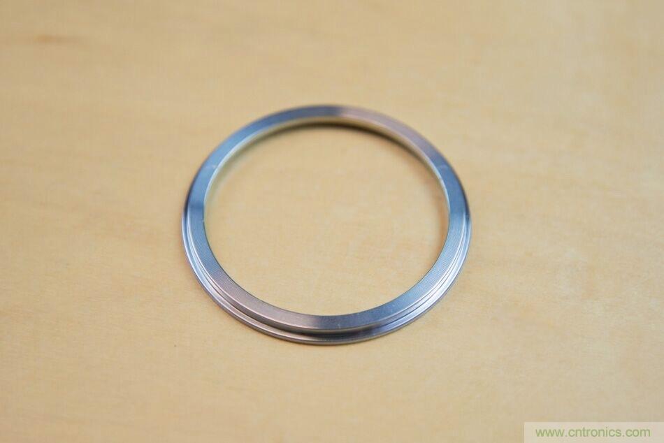 拆解戴森吹風(fēng)機(jī)：近三千元的價(jià)格貴在哪？