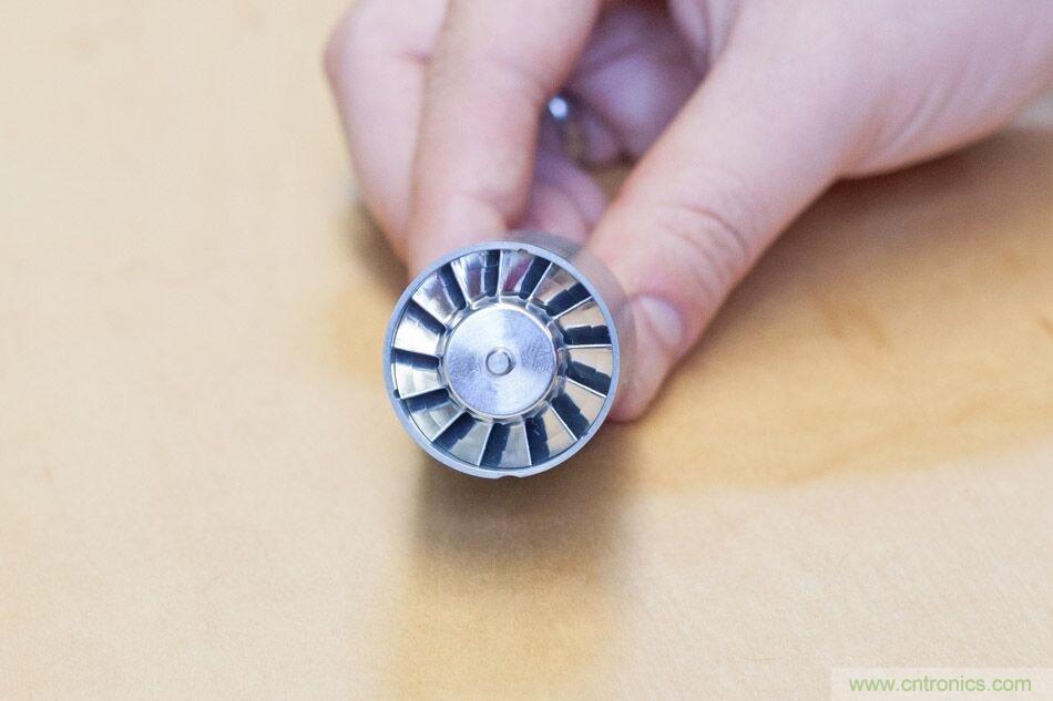 拆解戴森吹風(fēng)機(jī)：近三千元的價(jià)格貴在哪？