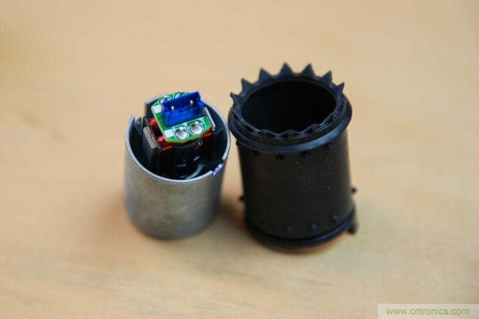 拆解戴森吹風(fēng)機(jī)：近三千元的價(jià)格貴在哪？