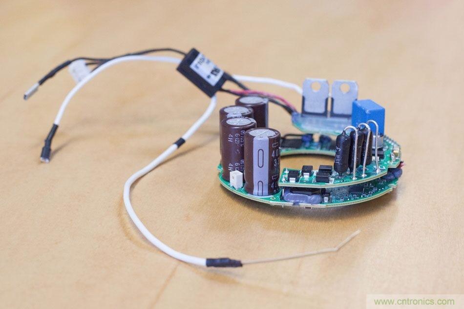 拆解戴森吹風(fēng)機(jī)：近三千元的價(jià)格貴在哪？