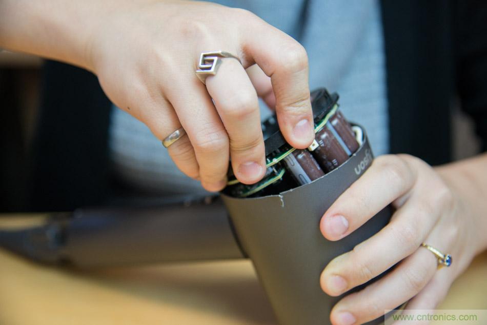 拆解戴森吹風(fēng)機(jī)：近三千元的價(jià)格貴在哪？